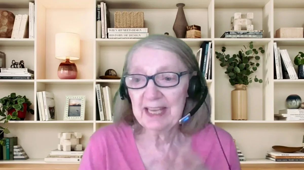 Aluna tirando dúvida na aula ao vivo